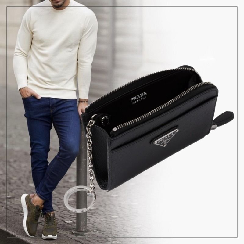話題 PRADA◇サフィアーノレザー キーケース カードスロット付 (PRADA