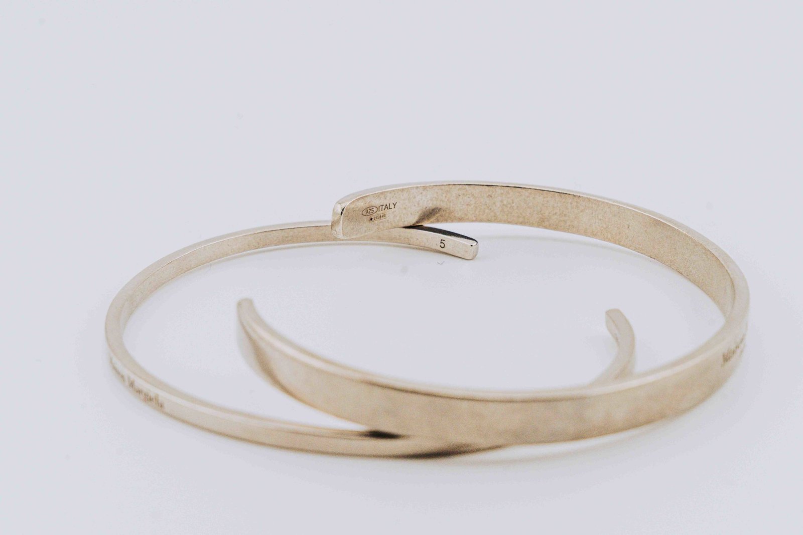 メゾンマルジェラのバングル4型 | HUES 福岡セレクトショップ