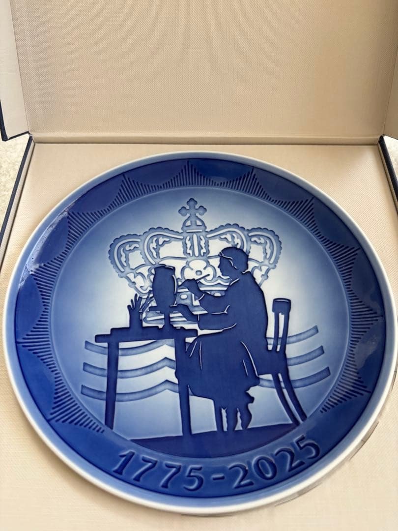 《新品》ロイヤルコペンハーゲン250周年　イヤープレート　1775-2025